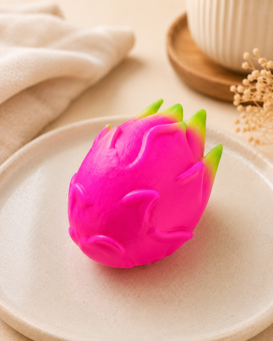 Smoczy owoc w dłoni